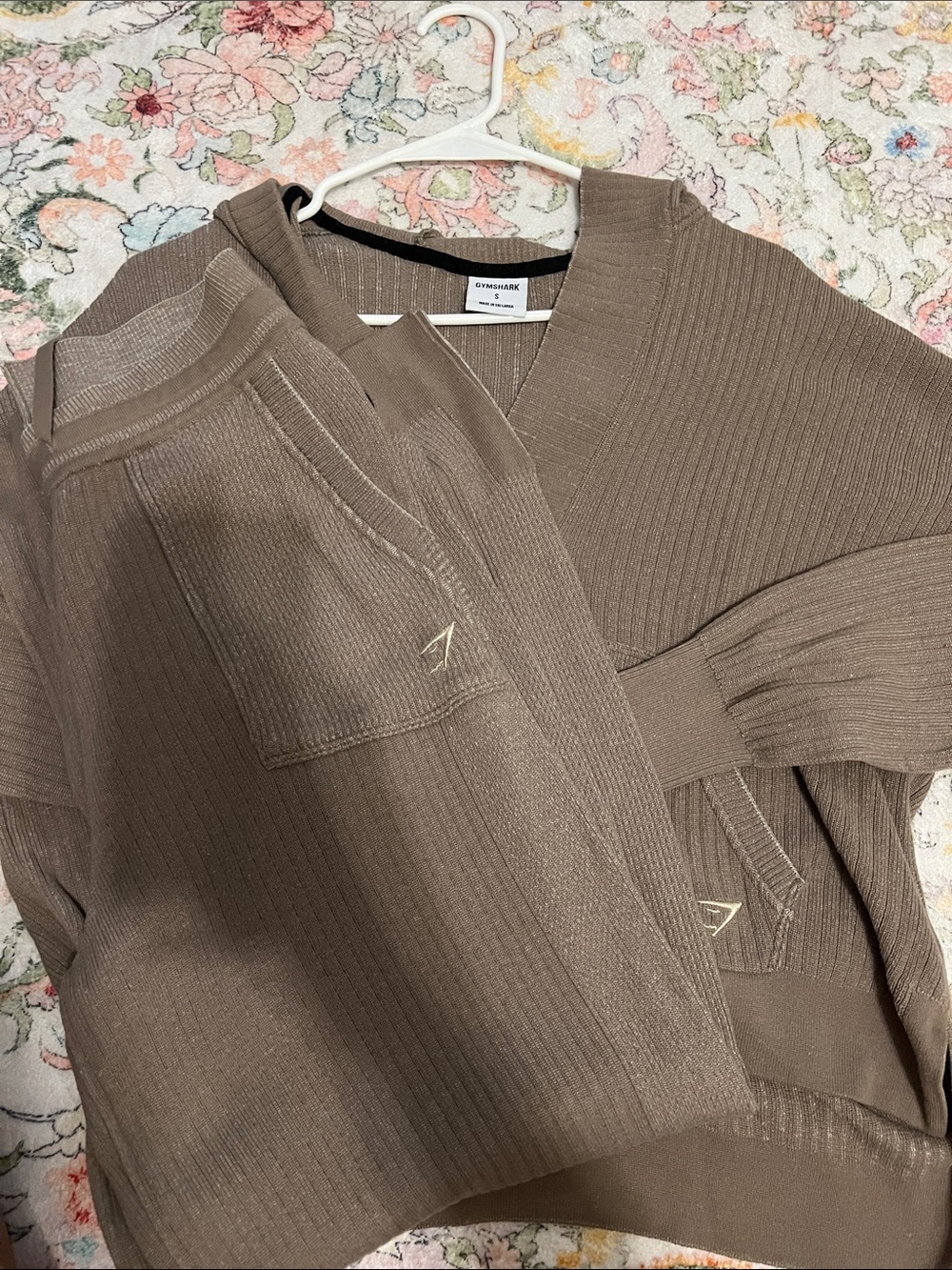 Gymshark Women's Taupe Ribbed V-Neck Pullover Sweater with matching pants!